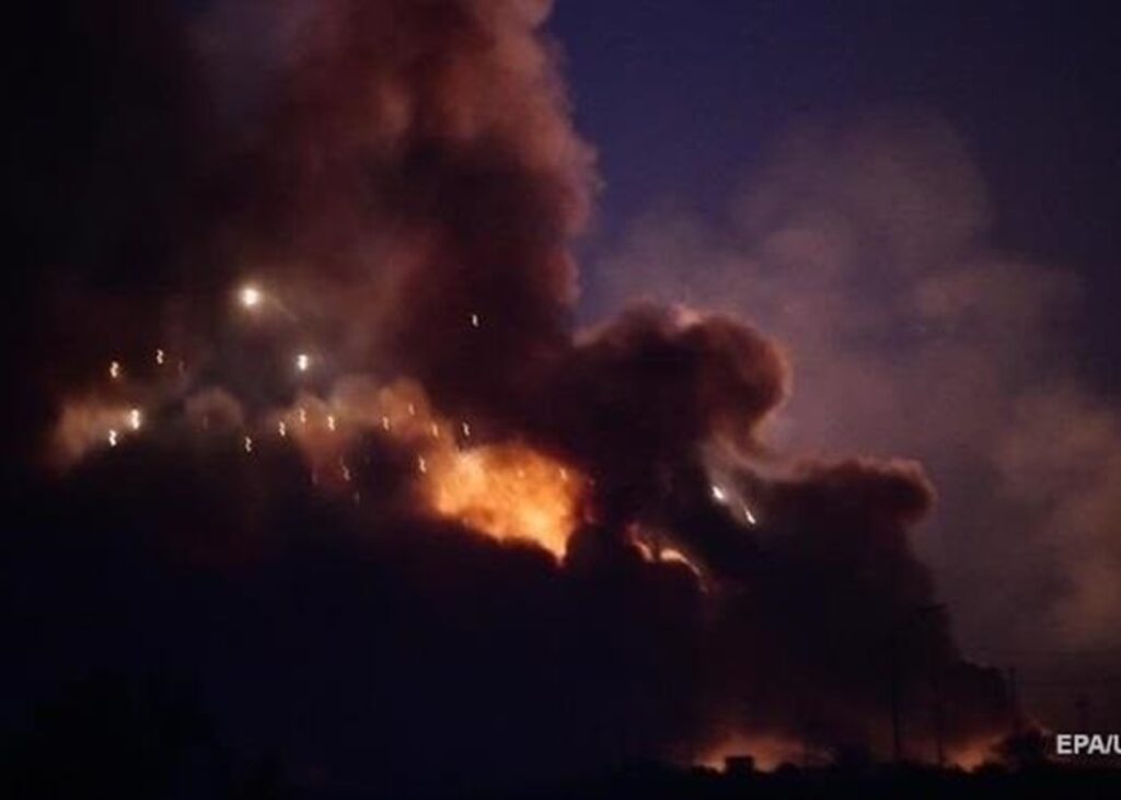 Більше 20 вибухів: дрони масовано атакують Воронеж