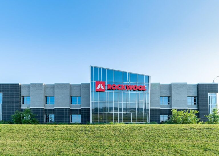 Данська компанія Rockwool заявила, що РФ захопила чотири її заводи