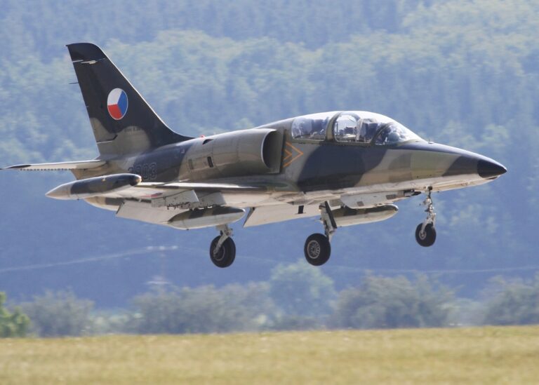 Чехія готова дати Україні літаки, щоб збивати БПЛА