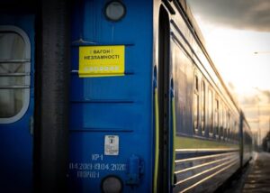 На вокзалах Укрзалізниці працює 97 пунктів незламності