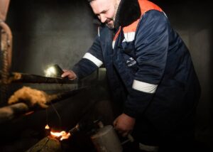 Ремонтні бригади ЖКГ та Укрзалізниці отримають доплати – Кулеба