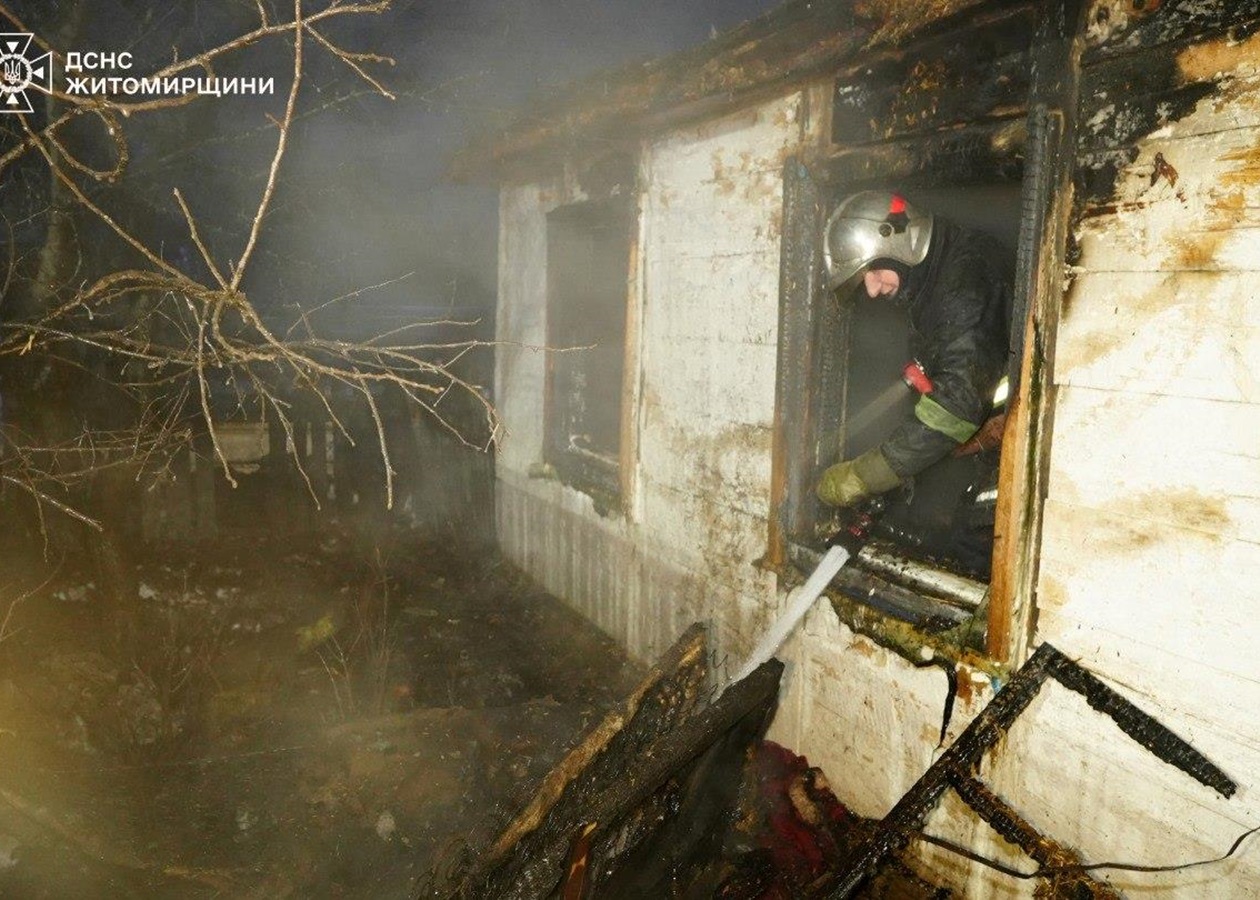 На Житомирщині жінка і двоє дітей загинули під час пожежі
