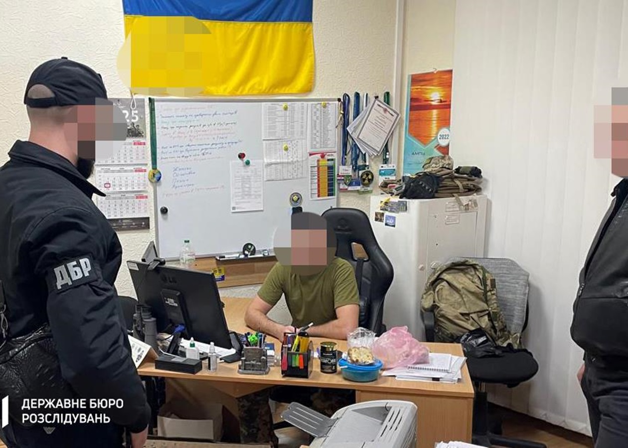 Підполковник ДПСУ заробив понад $1,5 млн на ухилянтах