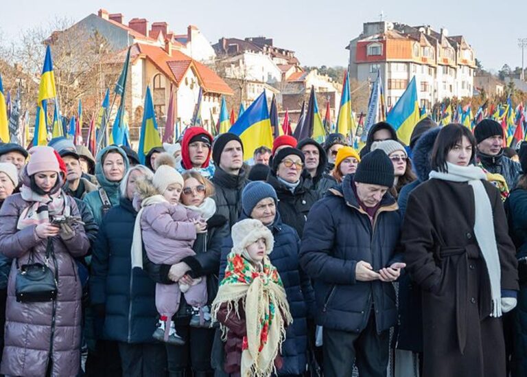 Серед українців зросла віра в перемогу над РФ – опитування