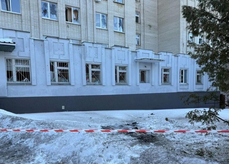 Росіяни вдарили по лікарні в Сумах