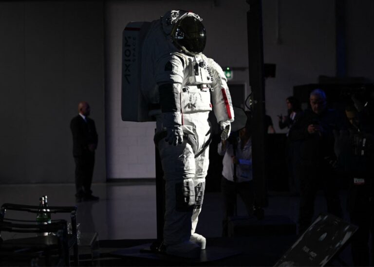 Axiom Space залучила $350 млн на розробку скафандрів та "заміну" МКС