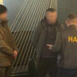Працівника СБУ затримали під час одержання $68 тисяч хабаря