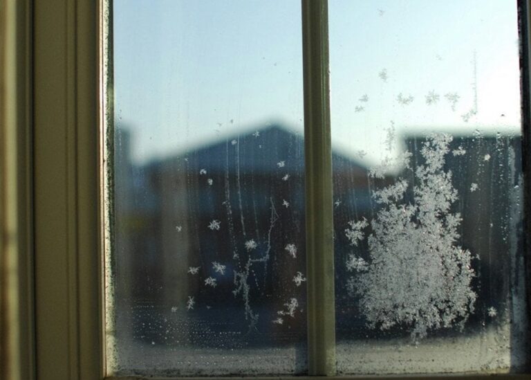 Чи потрібно мити вікна взимку – корисні поради