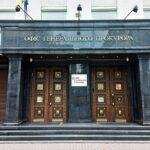 Прокурор Офісу Генпрокурора Ашот Гєворкян регулярно отримує гроші в подарунок і їздить на елітному джипі матері, яка торгує одягом на ринку