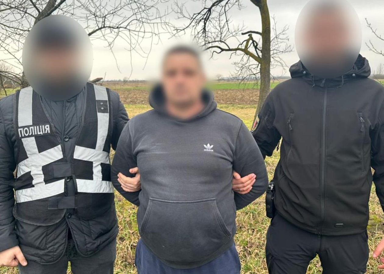 На Закарпатті затримали чоловіка, що кинув гранату в будинок поліцейського