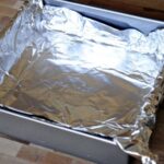 Блискуча чи матова: яка сторона фольги є безпечною при куховарстві