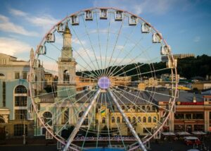 Суд скасував арешт колеса огляду на Контрактовій площі в Києві