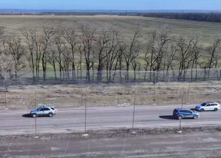 На Дніпропетровщині облаштували 42 км дороги антидроновою сіткою