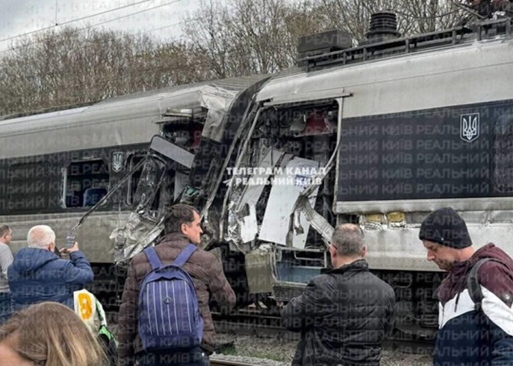 В Укрзалізниці назвали винного в аварії поїзда Інтерсіті+: