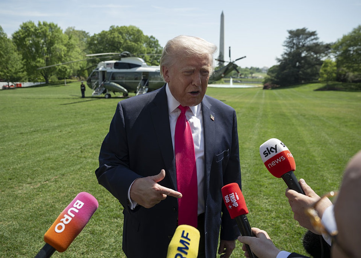 Трамп показав дивне фото, яким прикрасив Білий дім