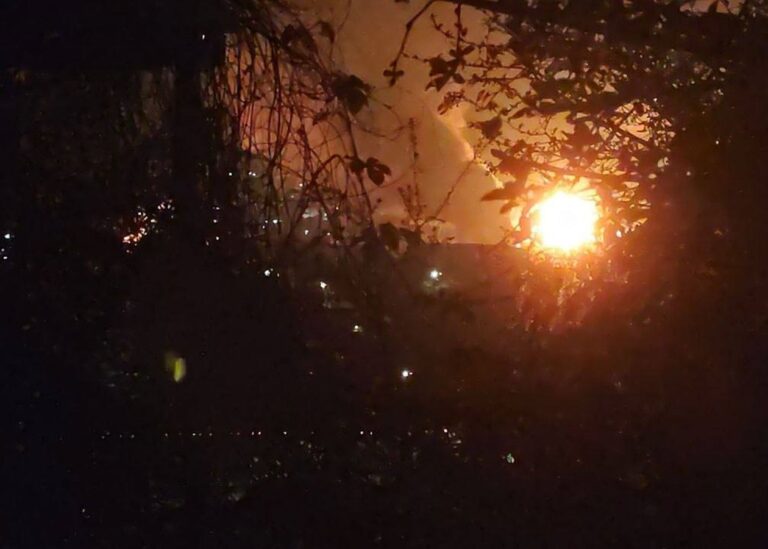 Вдруге за тиждень: у Туапсе після атаки палає НПЗ