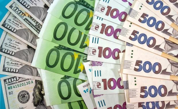 Купувати долар чи тримати депозит: Фінансист назвав найвигіднішу стратегію заощаджень у 2026 році
