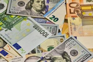 Долар злетить? Що буде з курсом валют наприкінці травня
