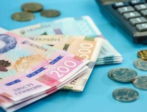 Декрет може “зникнути” з трудового стажу: Ось чому українці перед пенсією ризикують втратити роки виплат