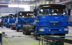 Криза набирає обертів? Російський автогігант почав масові звільнення через збитки