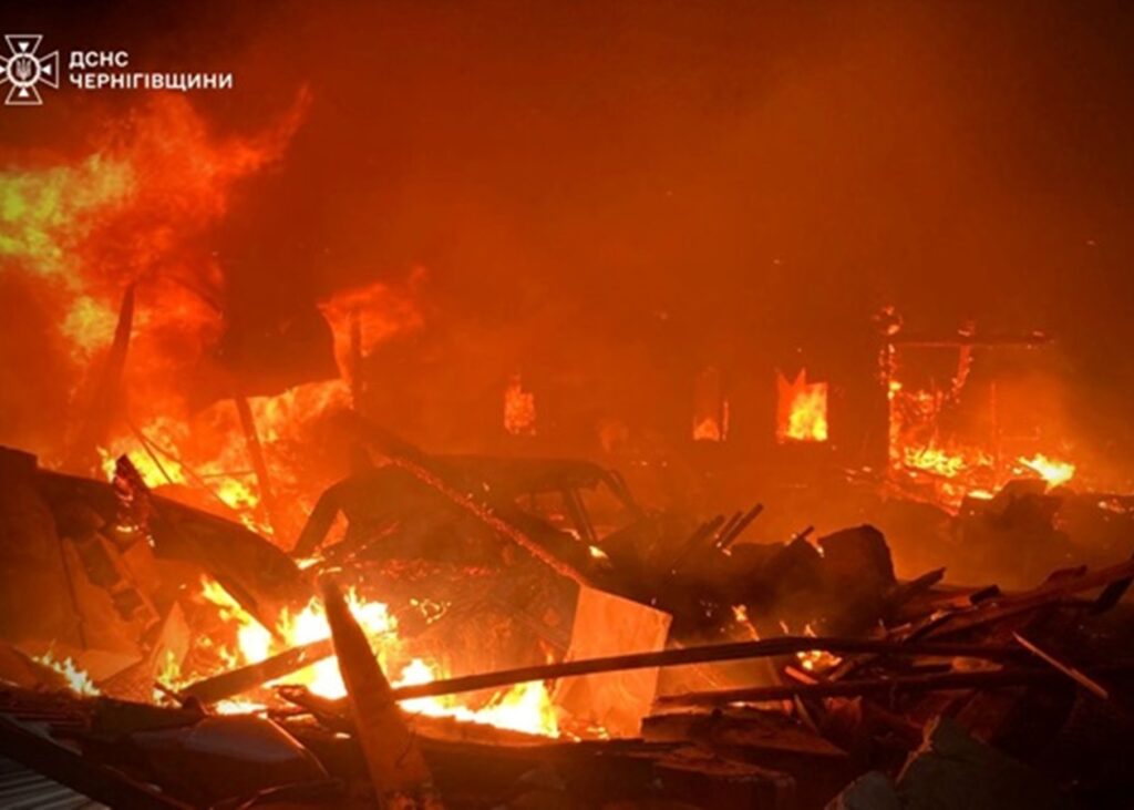 Чернігів під атакою ворожих БПЛА: горять будинки