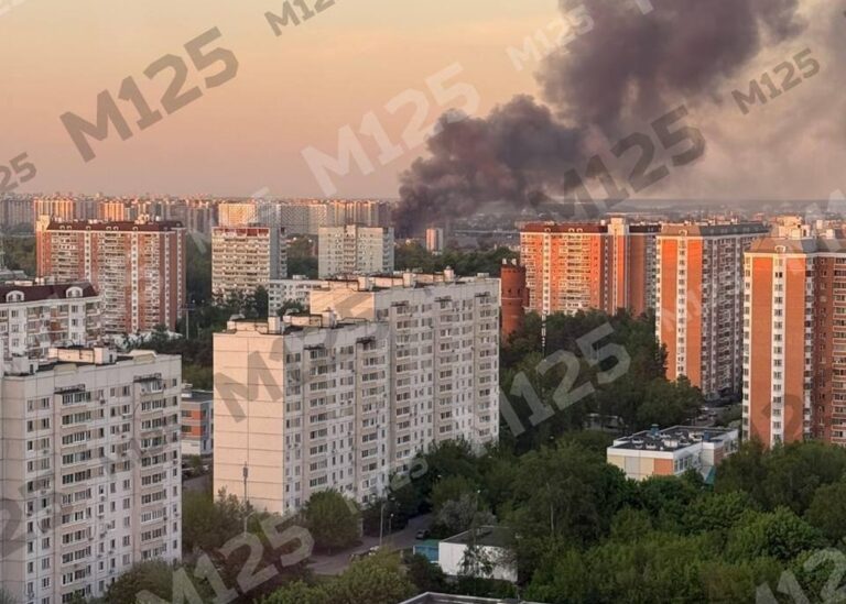 Москву атакують дрони, горять промислові об'єкти РФ