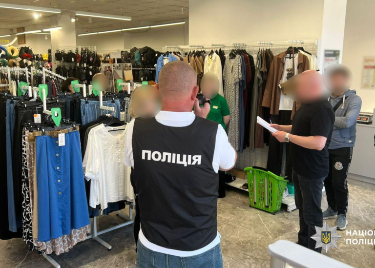 Викрито ухилення від сплати 40 млн податків на тіньовій мережі секонд-хенду