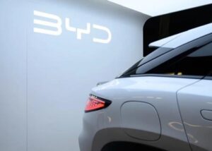 Голова китайської BYD пообіцяв стати лідером світового автопрому за 5 років