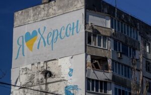 Новий удар по Херсону: після атаки РФ без електрики залишилися тисячі людей