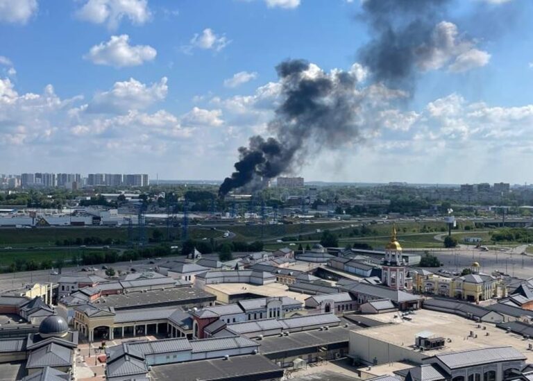У Підмосков'ї палає електропідстанція