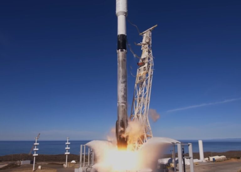 Falcon 9 успішно запустила ще понад 80 супутників у космос