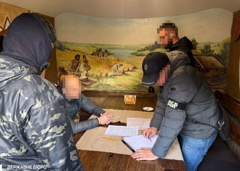 Хабар у $100 тисяч: завершено слідство у справі топпосадовця Укрзалізниці
