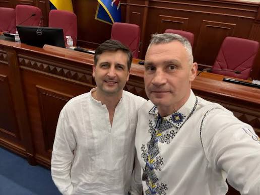 Пентхауз із джакузі за 30 тисяч на добу: журналісти викрили елітний бізнес родини безквартирного депутата Георгія Ясинського