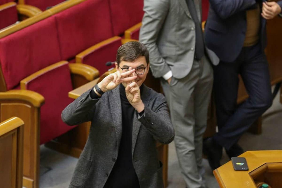 Мільйонні інвестиції в держоблігації та елітна оренда у б’юті-майстрині: Що приховано у виправленій декларації нардепа Андрія Мотовиловця