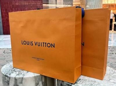 Побив киянку пакетом Louis Vuitton — і уникнув покарання: суд закрив гучну справу адвоката