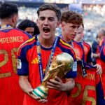 Зірка Барселони вразив яскравим перевтіленням