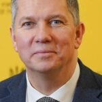 Ростислав Карандєєв: від поруки за розшукувану аферистку до виїзду ухилянтів під виглядом артистів