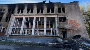 Росія вдарила по центру Мени у День Незалежності: 12 поранених, серед них четверо дітей