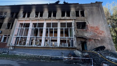 Росія вдарила по центру Мени у День Незалежності: 12 поранених, серед них четверо дітей