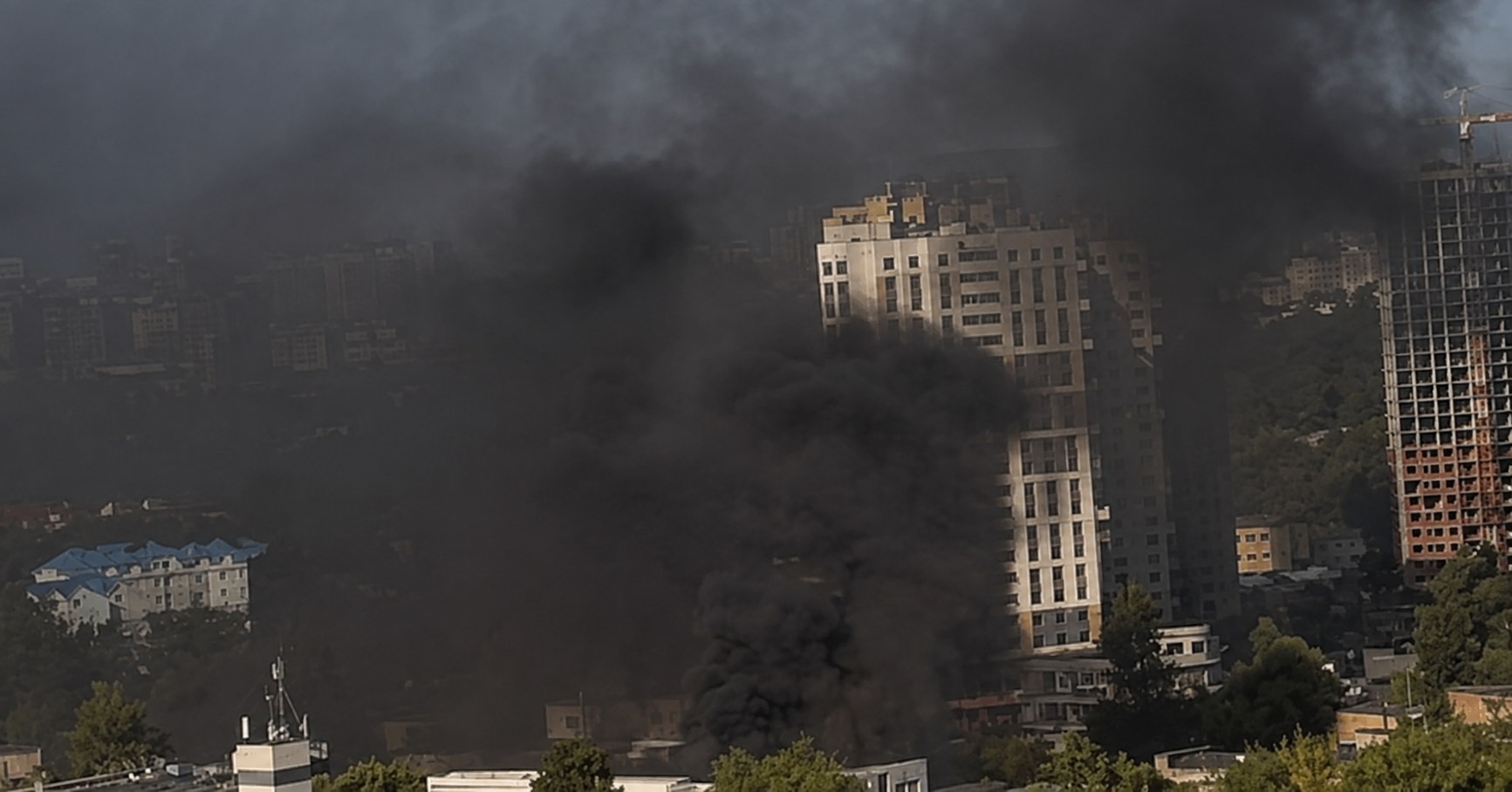 Не дали Києву оговтатися: після кривавої ночі РФ знову атакувала столицю — є загиблий