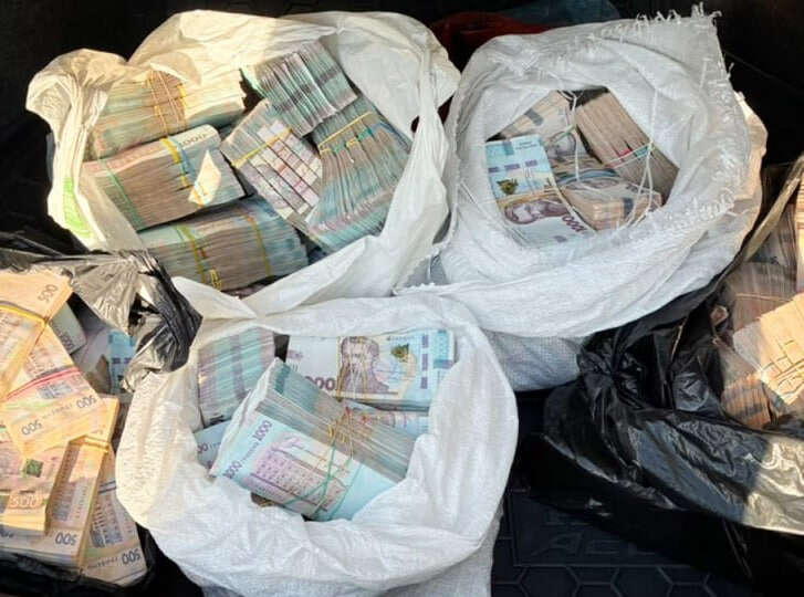 НАБУ оприлюднило фото з обшуків у справі Мудрої, Микитася та Столара: вилучено значні обсяги готівки
