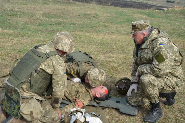 Пережив окупацію і повернувся в Україну: медбрат із Харківщини допомагає ветеранам відновлюватися