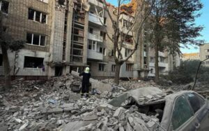 Удар по Львову: кількість постраждалих зросла до 30, рятувальники продовжують розбирати завали