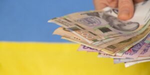 Українцям можуть змінити податки та соціальні стандарти: Ось що пропонують на 2027 рік