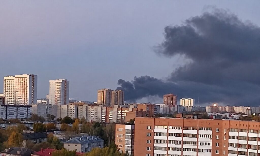 Ніч палаючих тилів: далекобійні дрони паралізували оборонні гіганти та нафтові комплекси у п’яти регіонах Росії
