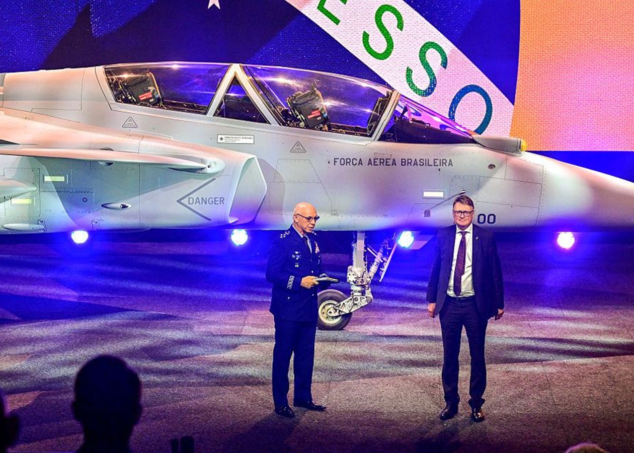 Шведський винищувач Gripen F здійснив перший політ