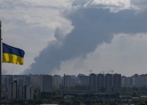 У Києві палає будинок після влучання "шахеда"