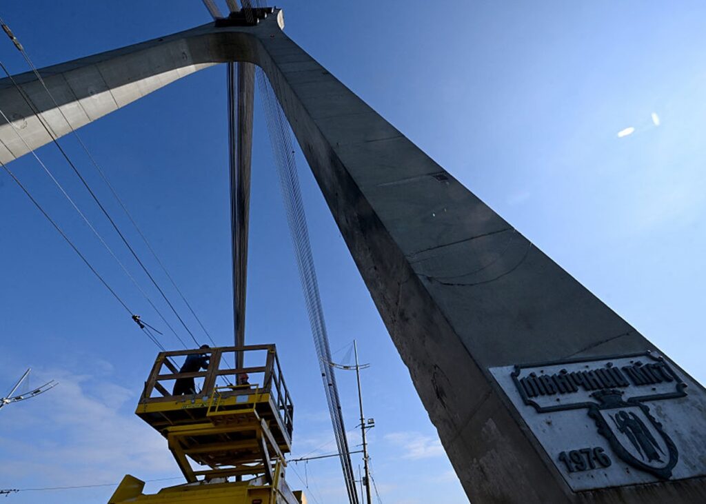 Російський дрон вдруге поцілив у Північний міст
