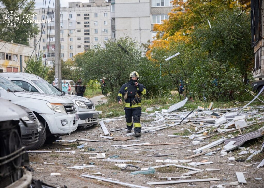 У Сумах російські КАБи влучили поруч із багатоповерхівками