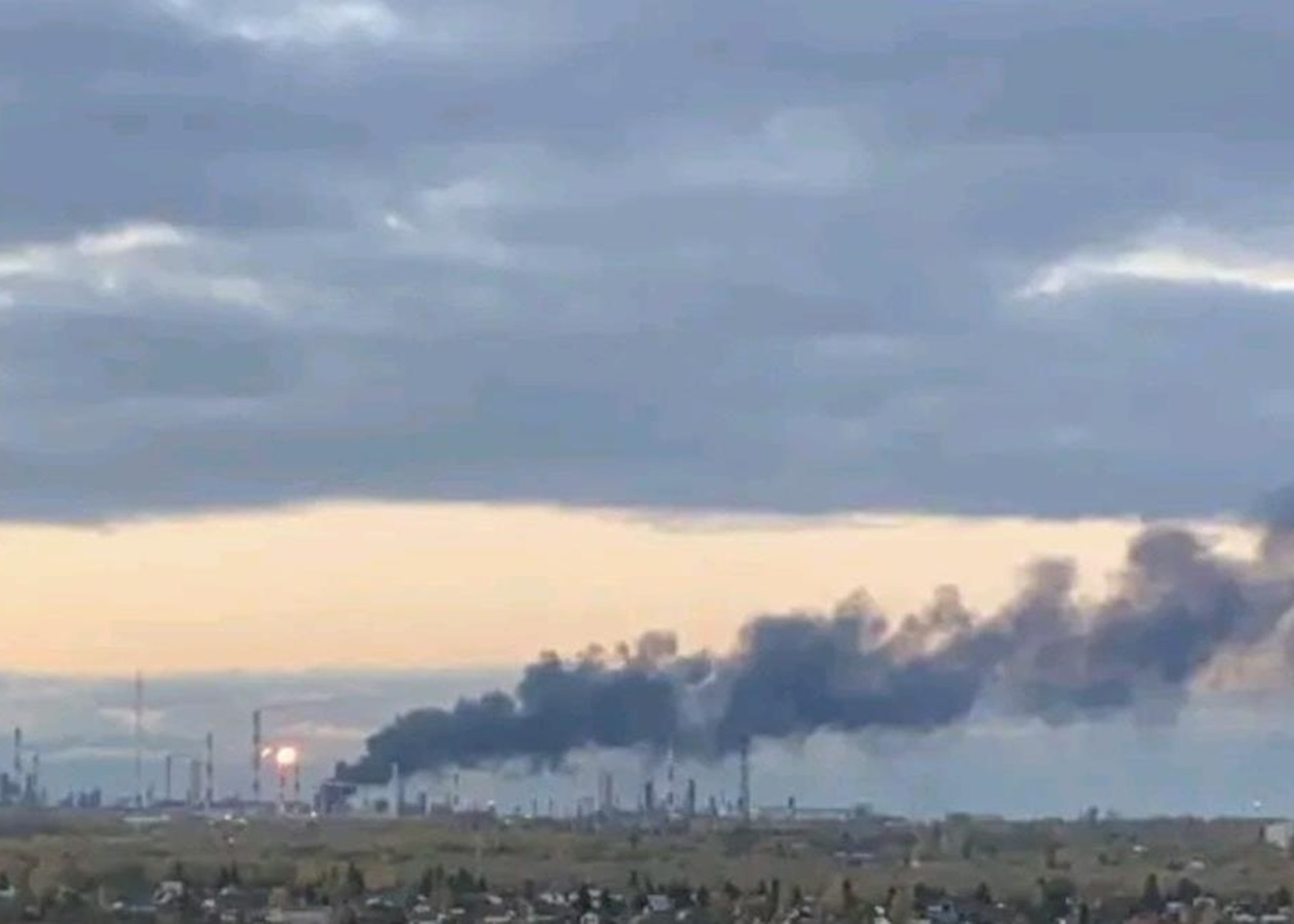 Дрони уразили найбільший російський НПЗ